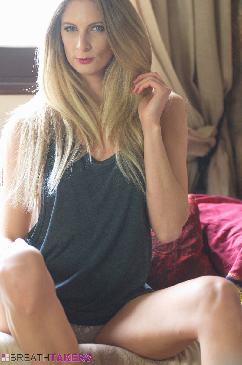 Оксана, 24 года, 0 размер груди